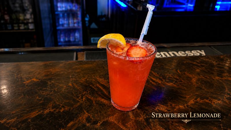 Strawberry lemonade with fresh strawberry and lemon